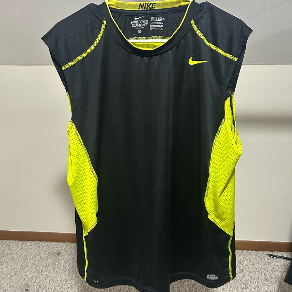 Men’s Nike Pro Combat Sleeveless Shirt